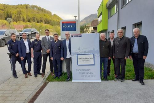 Abstimmungsgespräch mit Vertretern der Jägerschaft, der Bezirkshauptmannschaft und Polizisten