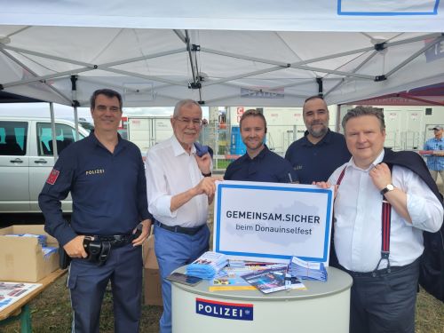 Bundespräsident Alexander Van der Bellen und Bürgermeister Michael Ludwig beim Donauinselfest