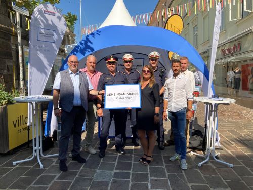 Informationsstand am Villacher Kirchtag mit unseren Polizist:innen