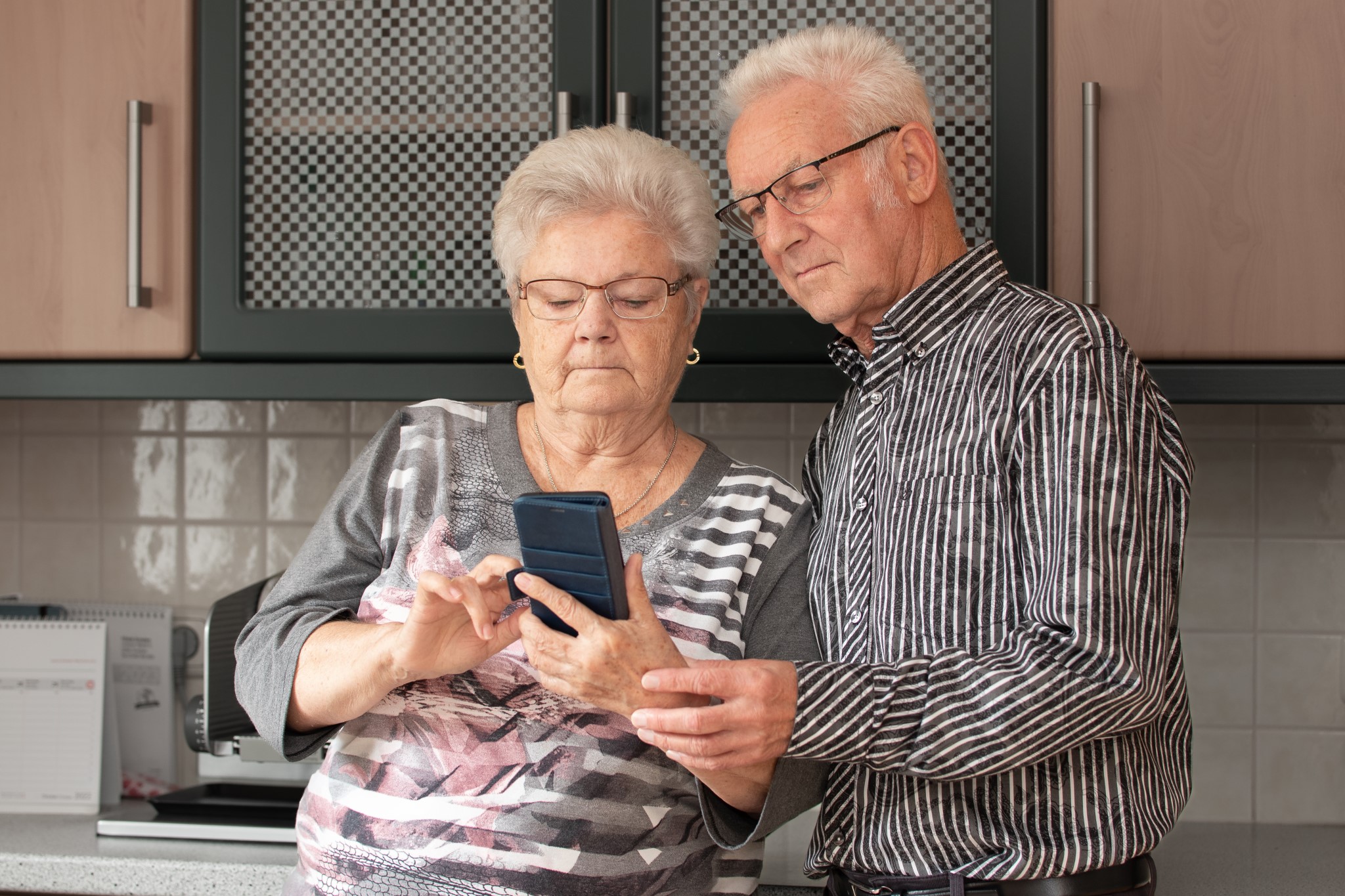 Senioren durch falsche Polizisten betrogen