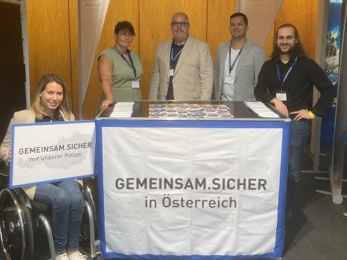 'GEMEINSAM.SICHER mit unserer Polizei' mit einem Infostand beim 28. Deutschen Präventionstag