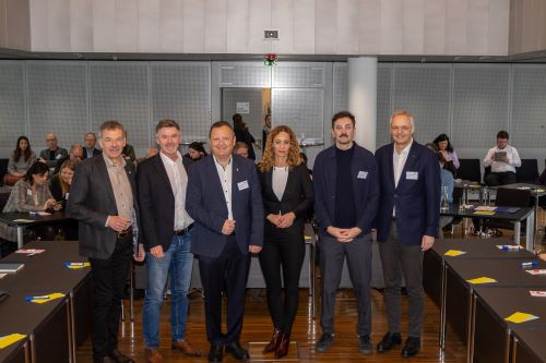 v. l. n. r. Vizebürgermeister Georg Willi, Sicherheitskoordinator KontrInsp Manfred Peer, Karl-Josef Schubert (Präsident des Tiroler Gemeindeverbands und Nationalrat), Soziallandesrätin Eva Pawlata, Christian Zahrhuber (BAWO – Bundesarbeitsgemeinschaft Wohnungslosenhilfe), Siegfried Walch (Management Center Innsbruck)
