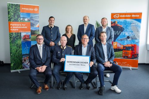 Vertreter der Bundespolizeidirektion und das Führungsteam des Logistikunternehmens Gebrüder Weiss unterzeichneten am 2. Juni 2025 ein umfassendes Kooperationsübereinkommen.