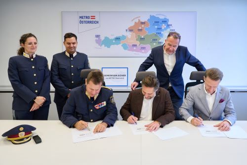 Elisabeth Pfeffer, Daniel Zipfl, Bundespolizeidirektor Michael Takács, Christoph Mayer, METRO Österreich CEO Therry Guillon-Verne, Gero Dittrich