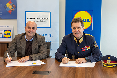 Unterzeichnung des Kooperationsvertrages durch den CEO von LIDL Österreich, Michael Kunz und Bundespolizeidirektor Michael Takács