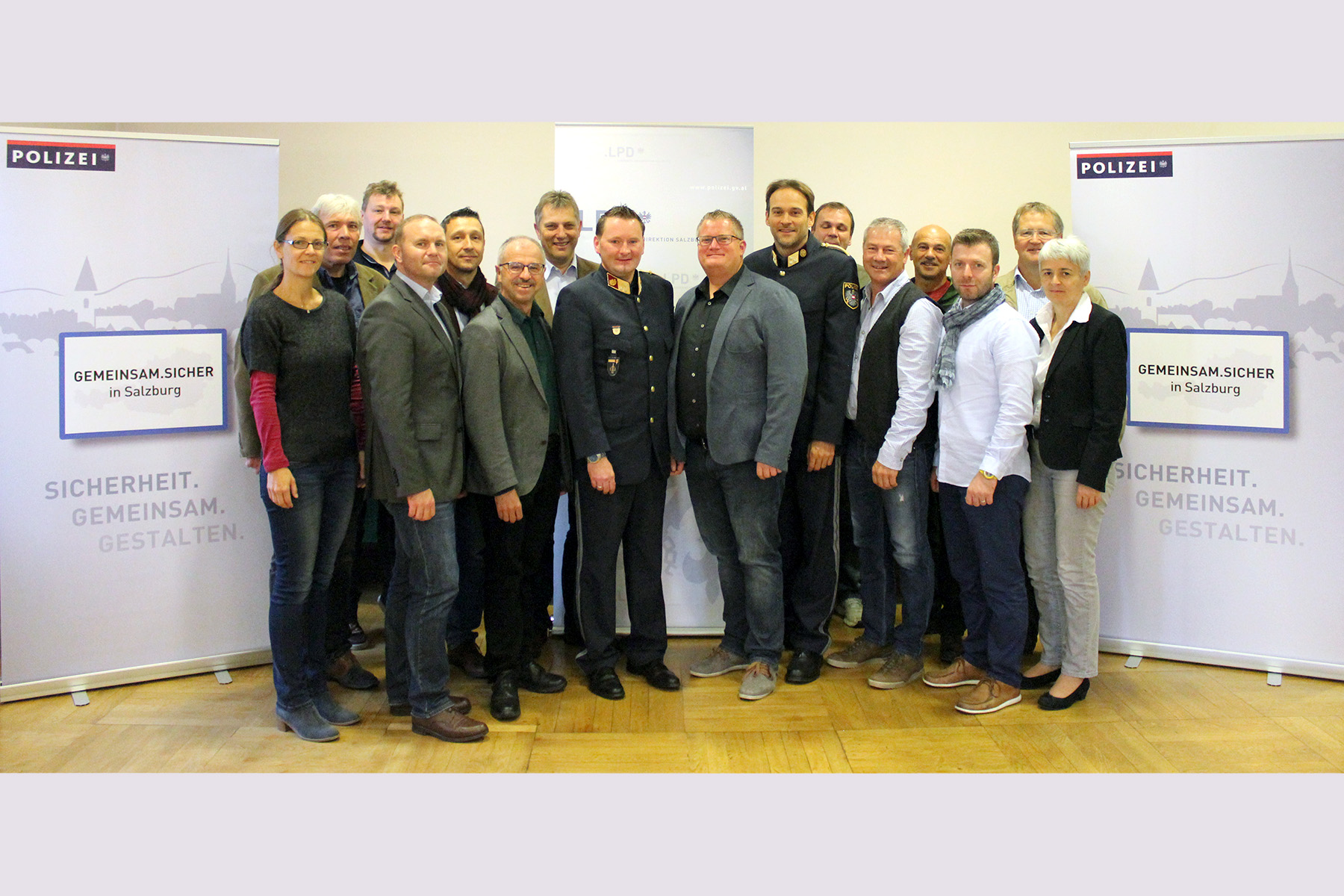 Gruppenfoto Polizeimusikerkinnen und -musiker