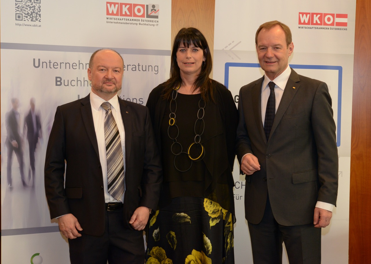 Mag. Leopold Löschl, Leiter des Cybercrime Competence Center C4 des Bundesministeriums für Inneres (BMI), Dr.in Silvia Dirnberger-Puchner, Psychologin und Geschäftsführerin vom alphaTeam Institut für Systemische Beratung, Mag. Alfred Harl, Obmann des Fachverbands Unternehmensberatung, Buchhaltung und Informationstechnologie der Wirtschaftskammer Österreich.